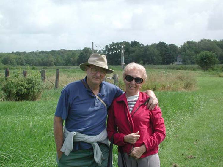 Mom and Dad at Dwyer Farm 1.jpg 57.9K
